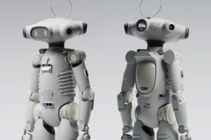 Adorable retrofuturistic robot comes with two HUDs and multiple cameras for 360° awareness